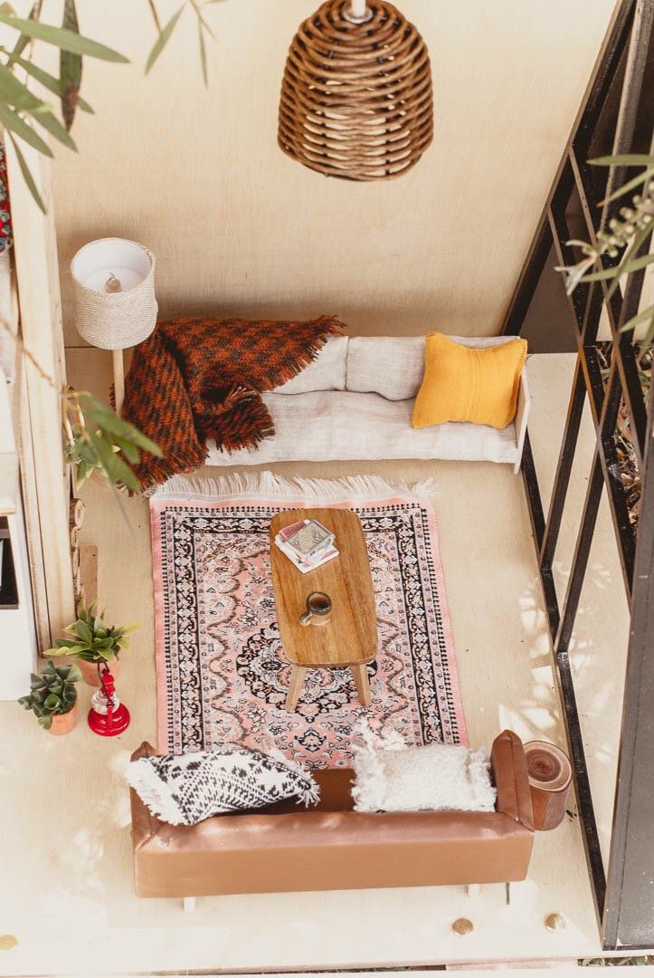 Beyond the Basics: Discover Modern Dollhouses with Wheels & 42 Accessories